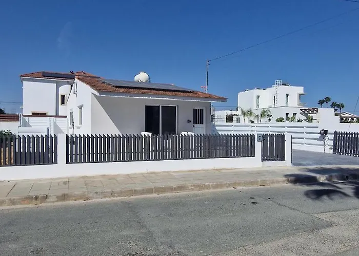 Modern House In Touristic Pyla - Oroklini! Prázdninový dům Larnaca
